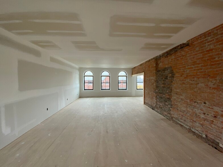 More Photos Of 125-129 W Wayne St, Maumee Office For Lease