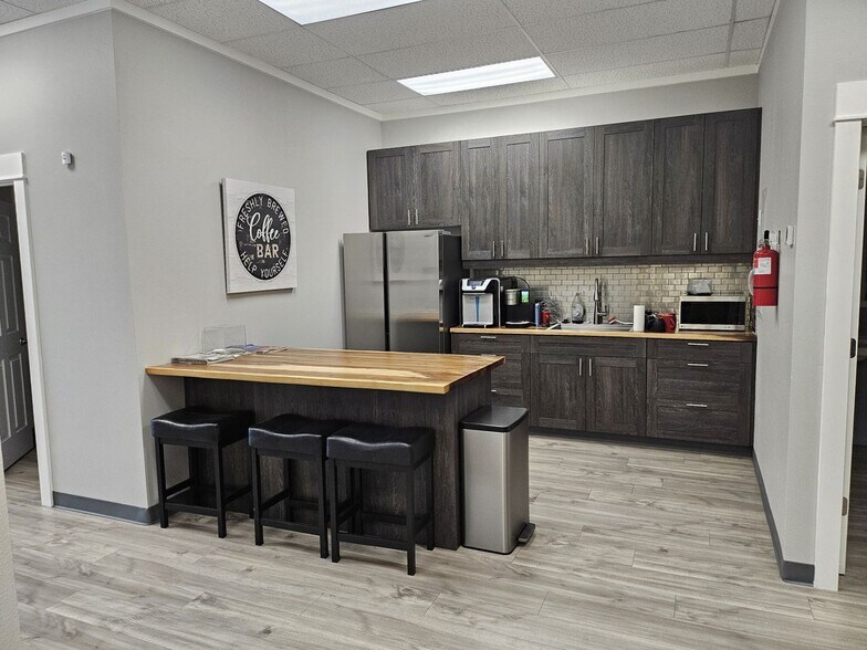 More Photos Of 5401 104th St E, Puyallup General Retail For Lease