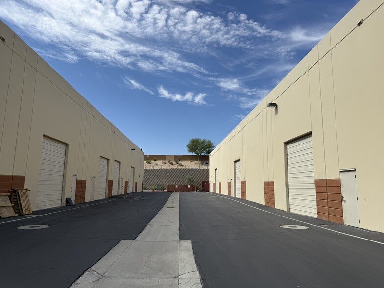 More Photos Of 34500 Gateway Dr, Palm Desert Warehouse For Lease