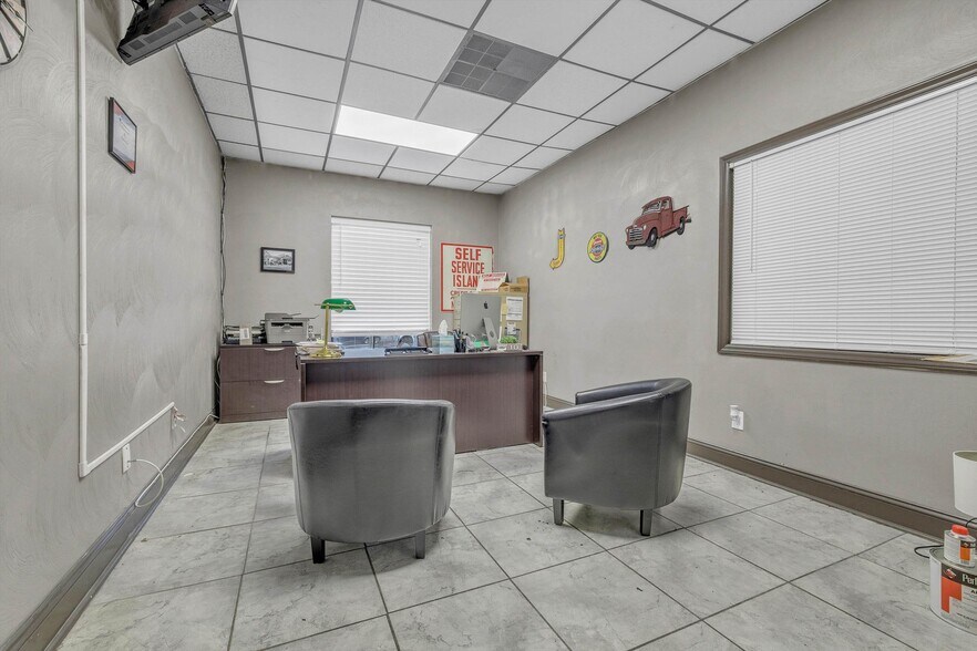 More Photos Of 1474 Peters Creek Rd NW, Roanoke Auto Repair For Sale