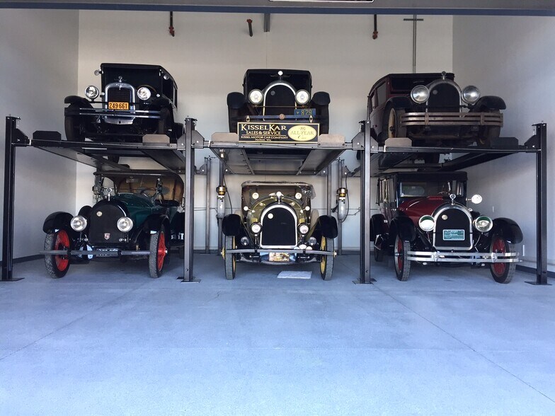 More Photos Of 62 W Speed Way, Pontiac Specialty For Sale