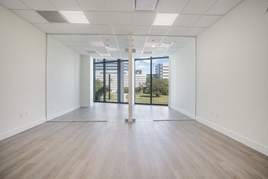 More Photos Of 21290 Biscayne Blvd, Aventura Office For Sale