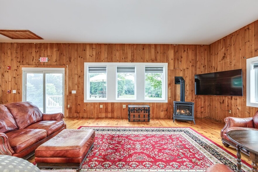 More Photos Of 275 Jenness Pond Rd, Northwood Hotel For Sale