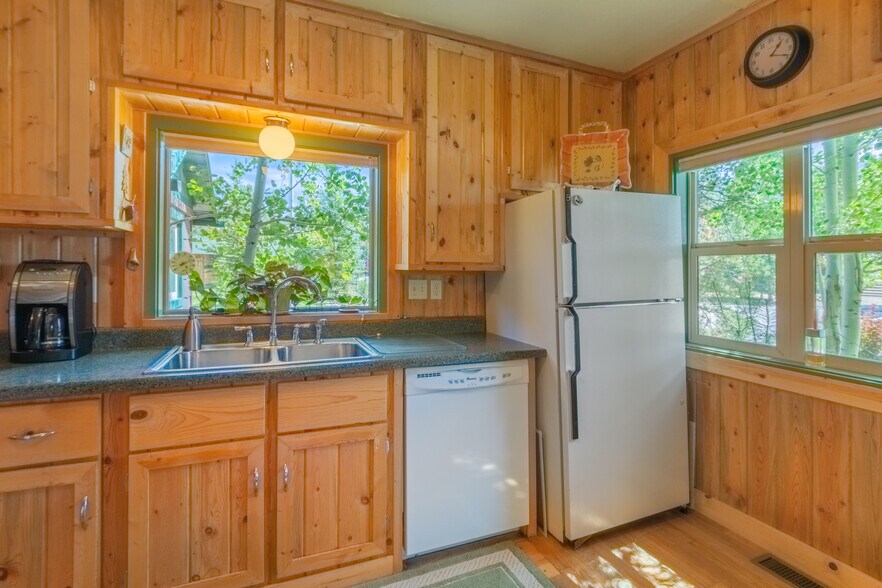 More Photos Of 717 Lake Ave, Grand Lake Specialty For Sale