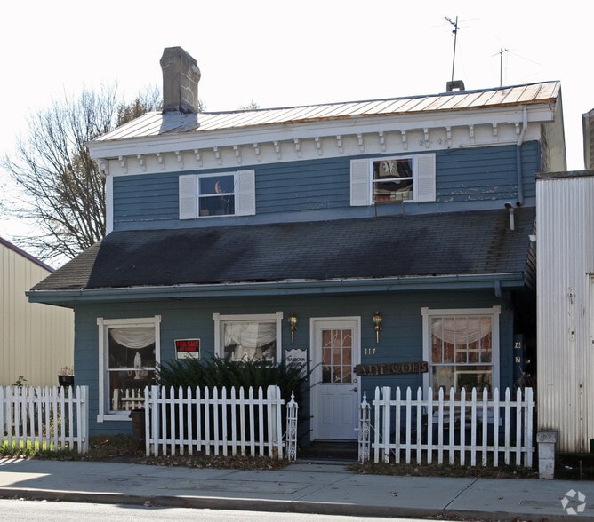 More Photos Of 117 W Shelby St, Falmouth Storefront For Sale