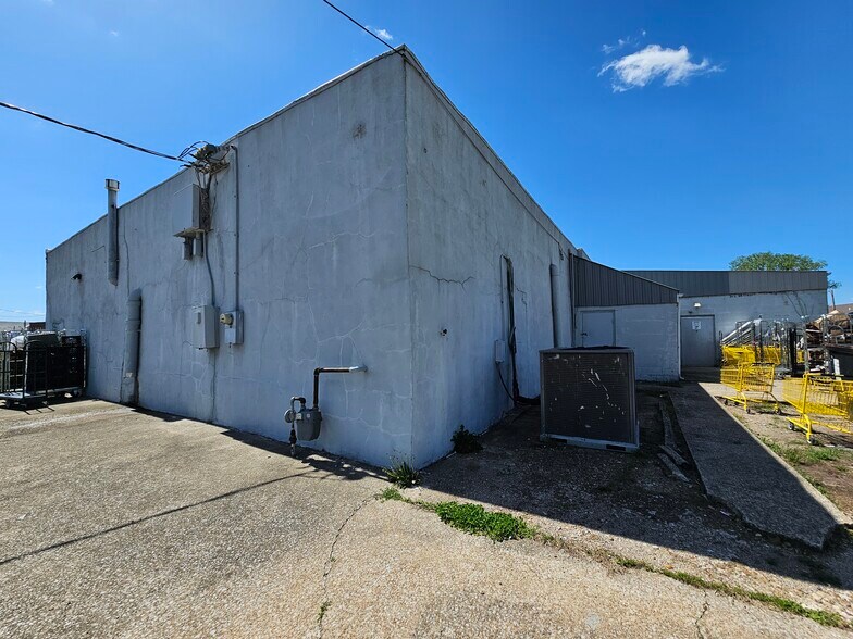 More Photos Of 1308 Washington Ave, Cairo Freestanding For Sale