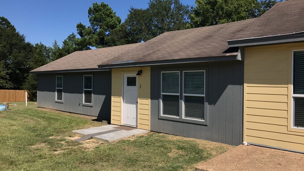 More Photos Of 115 Private Road 1301, Gladewater Manufactured Housing Mobile Home Park For Sale