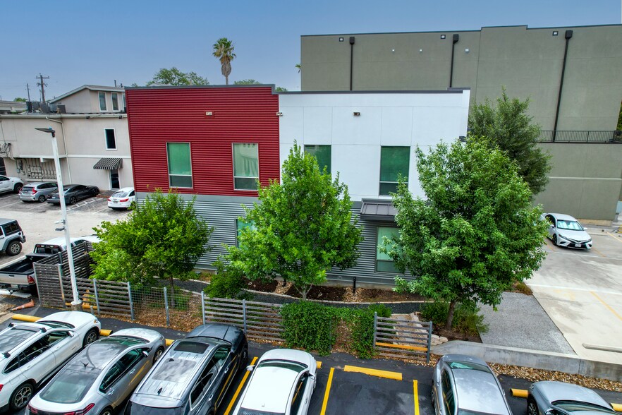 More Photos Of 2210 Western Trails Blvd, Austin Office For Lease