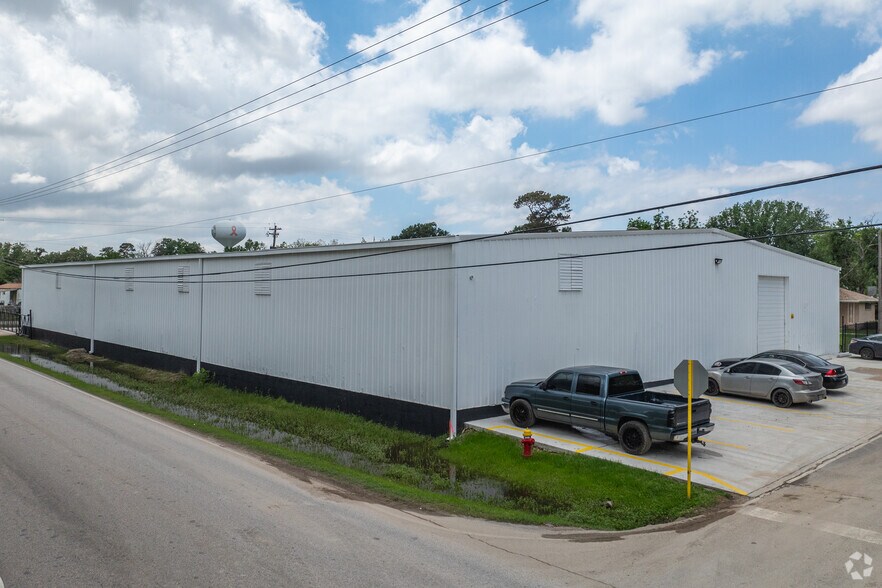 More Photos Of 14236 Gainesville St, Houston Warehouse For Lease