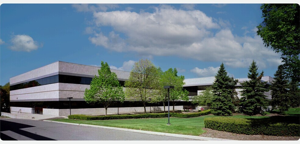 Primary Photo Of 30665 Northwestern Hwy, Farmington Hills Office For Lease