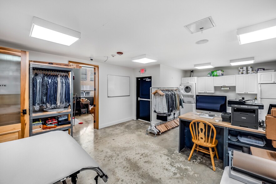 More Photos Of 223 SE 1st St, Miami Storefront Retail Office For Lease