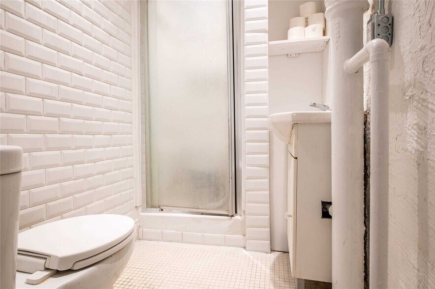 More Photos Of 62 Dunlop St W, Barrie Storefront Retail Residential For Sale