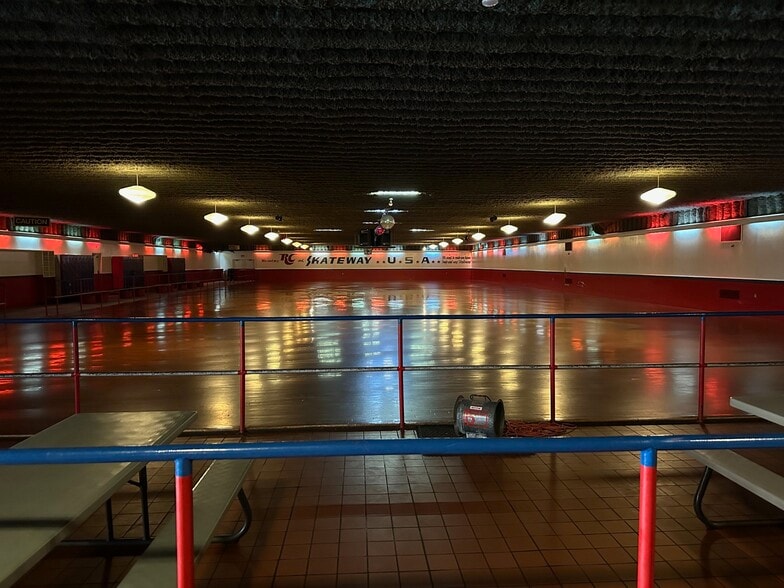 More Photos Of 1717 Franklin Ave, Henderson Skating Rink For Sale