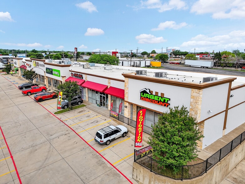 More Photos Of 8702 S Lancaster Rd, Dallas Freestanding For Sale