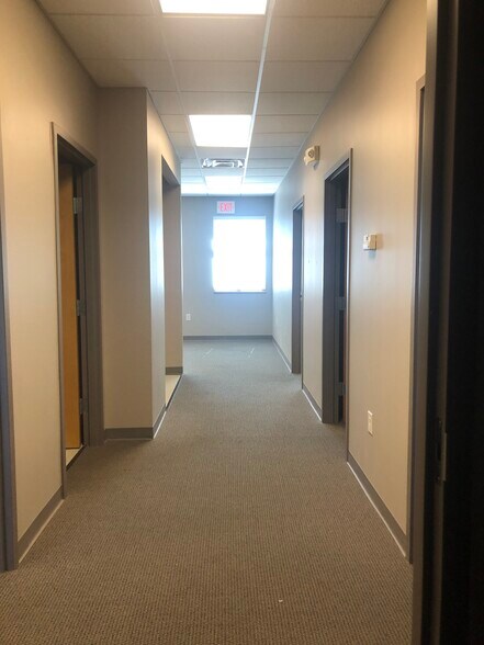 More Photos Of 996 Wilkinson Trce, Bowling Green Office For Lease