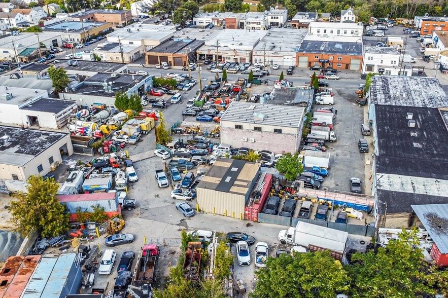 More Photos Of 75 Windsor Ave, Mineola Warehouse For Sale