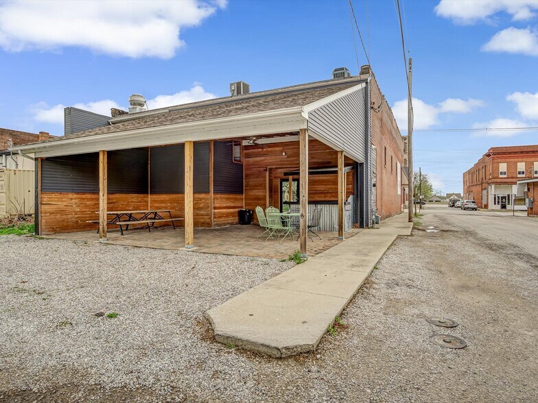 More Photos Of 116 N Main St, Marissa Freestanding For Sale