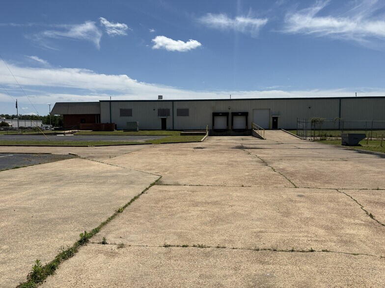 More Photos Of 175 Corporate Dr, Batesville Industrial For Lease