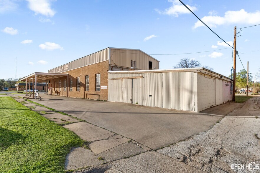 More Photos Of 1915 Kemp Blvd, Wichita Falls Office For Sale