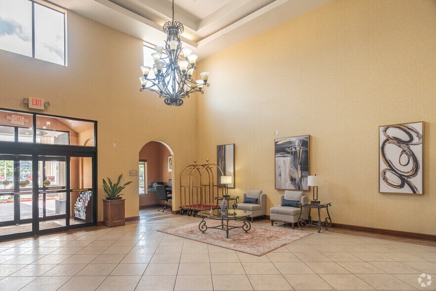 More Photos Of 9120 Airport Blvd, Houston Hotel For Sale