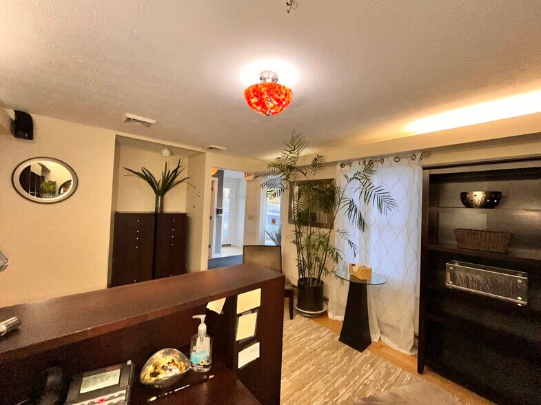 More Photos Of 110 Ponemah Rd, Amherst Freestanding For Sale