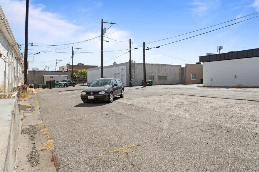 More Photos Of 11 S Cascade St, Kennewick Office For Sale