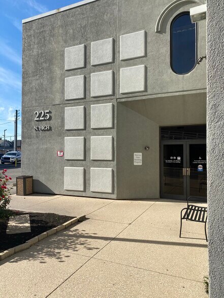 More Photos Of 225 N High St, Muncie Office For Sale