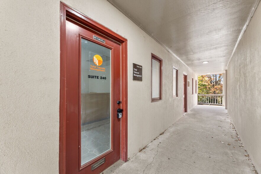 More Photos Of 200 Market Pl, Roswell Office Residential For Sale