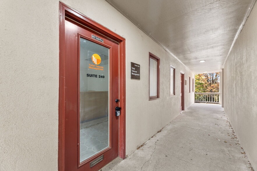 More Photos Of 200 Market Pl, Roswell Office Residential For Sale