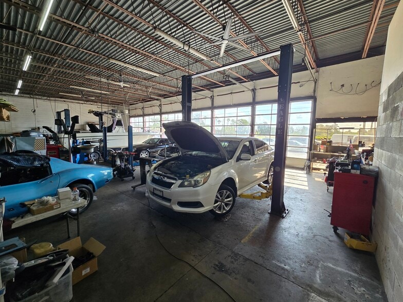 More Photos Of 1137 US Highway 19, Holiday Auto Repair For Sale