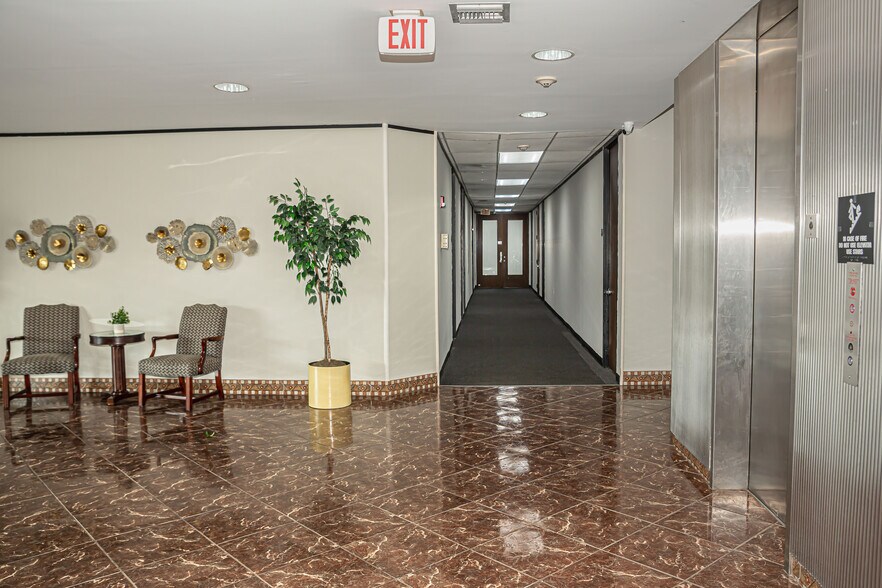 More Photos Of 15603 Kuykendahl Rd, Houston Office For Lease