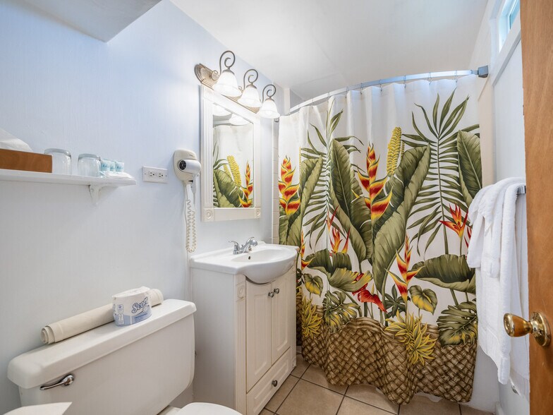 More Photos Of 1300 Kamehameha V Hwy, Kaunakakai Hotel For Sale