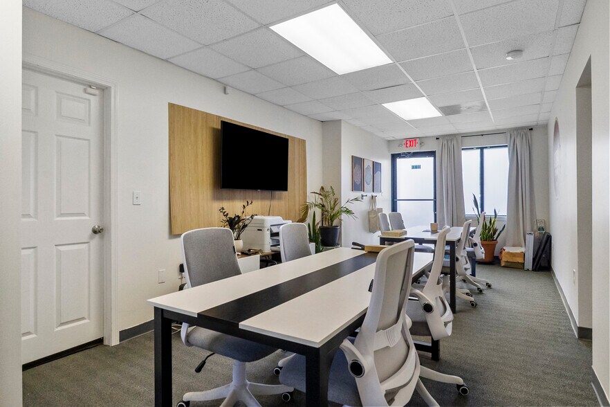 More Photos Of 1119-1123 Merriam Ln, Kansas City Office For Sale