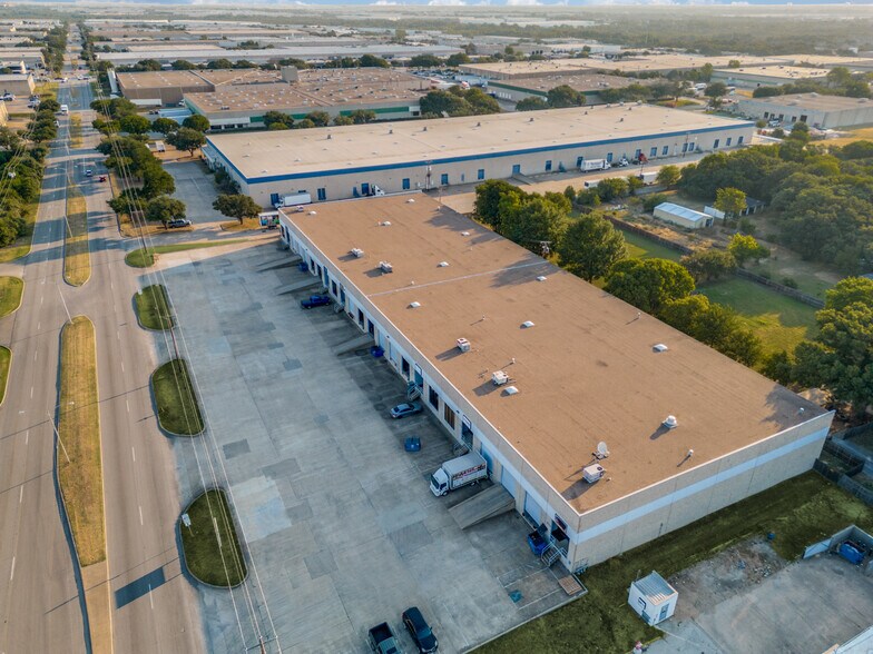 More Photos Of 1922-1938 N Great Southwest Pky, Grand Prairie Distribution For Lease