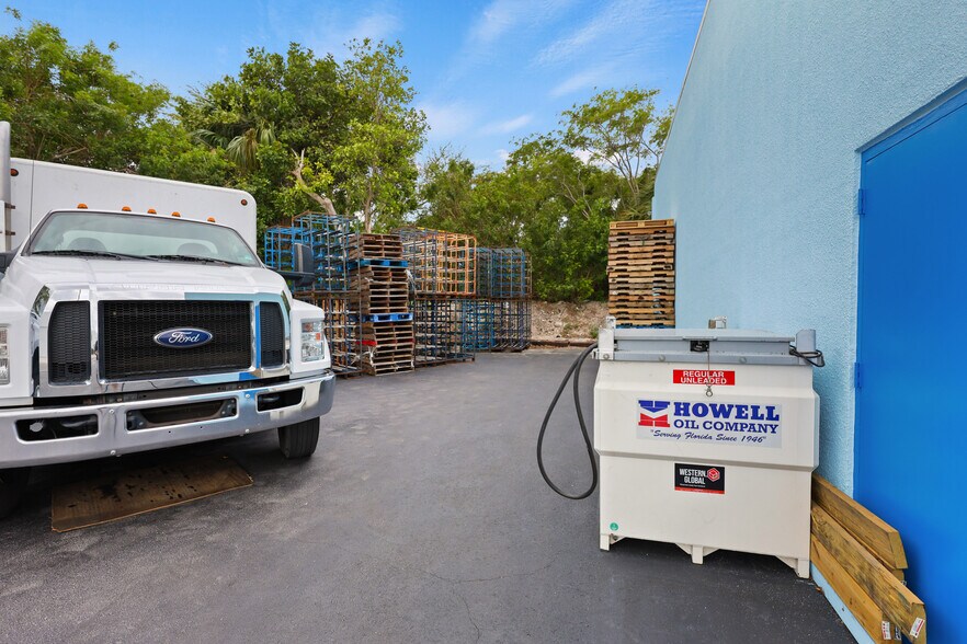 More Photos Of 2605 Kelly Ln, Lake Worth Light Distribution For Lease