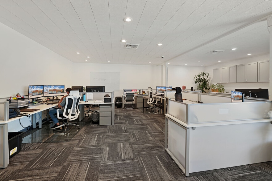 More Photos Of 702-714 W Fremont St, Stockton Light Distribution For Lease