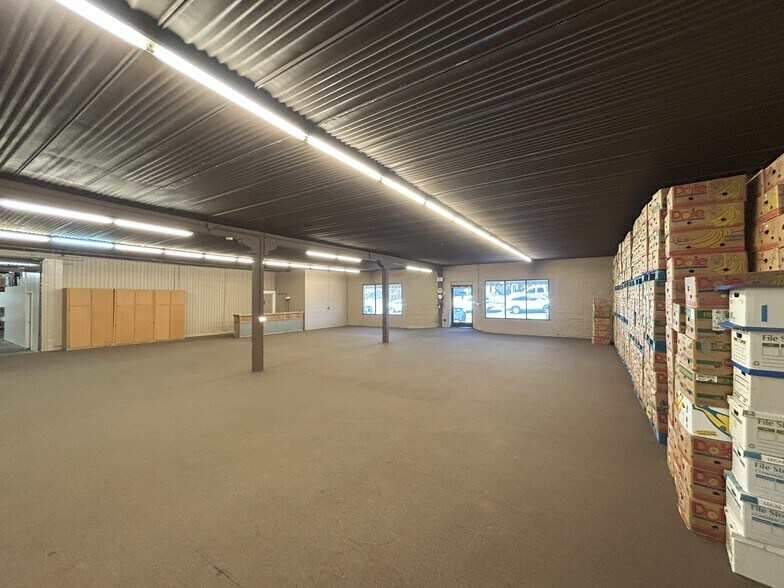 More Photos Of 14165 Market St, Walnut Grove Showroom For Sale