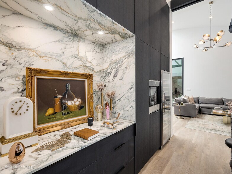 More Photos Of 2733 N Pulaski Rd, Chicago Showroom For Sale