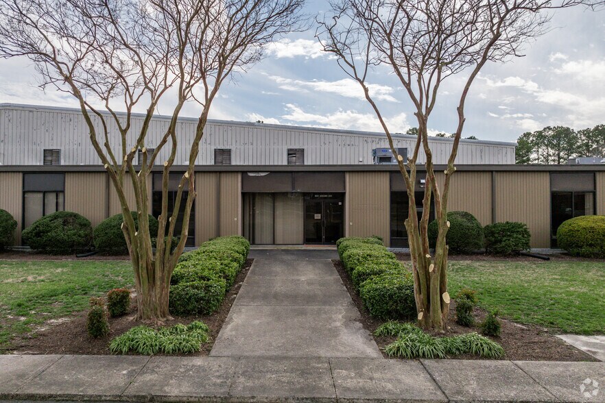 More Photos Of 1305 Progress Rd, Suffolk Warehouse For Lease