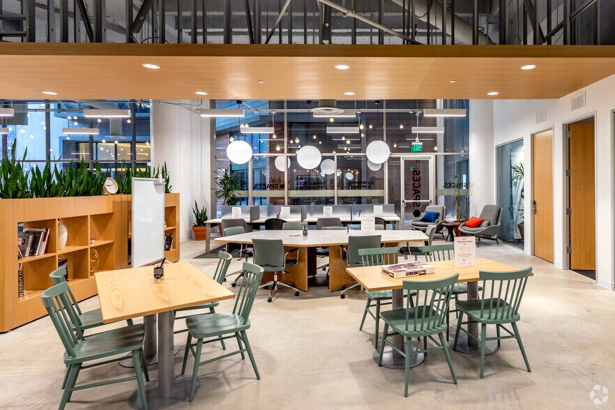 More Photos Of 101 N Tryon St, Charlotte Office For Lease