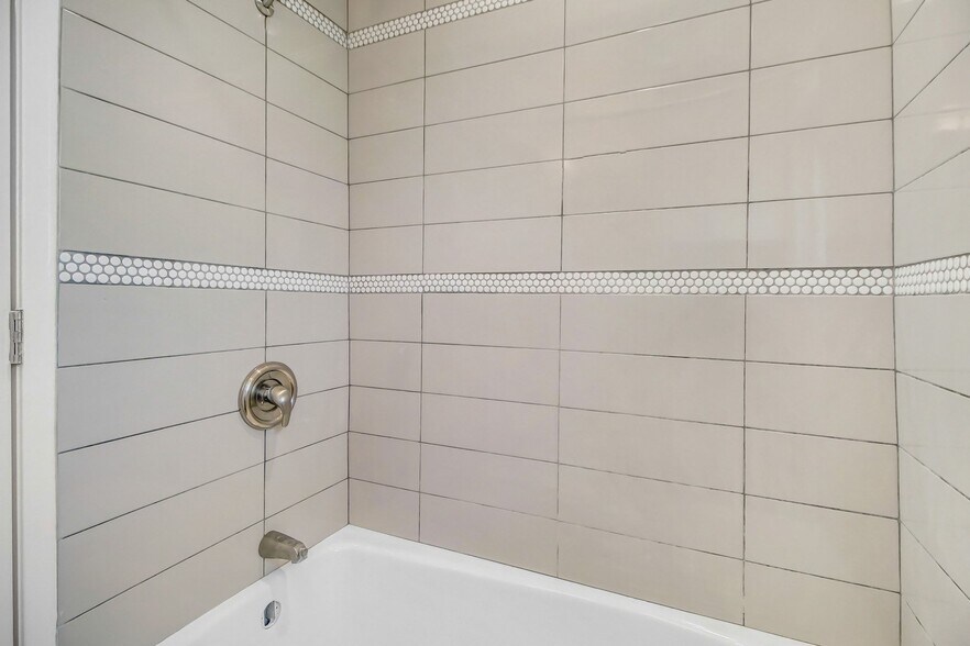 More Photos Of 700 S 6th St, Burbank Apartments For Sale