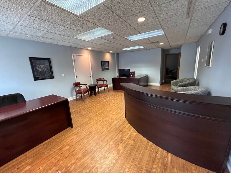 More Photos Of 111 E Jefferson Ave, Naperville Office For Lease
