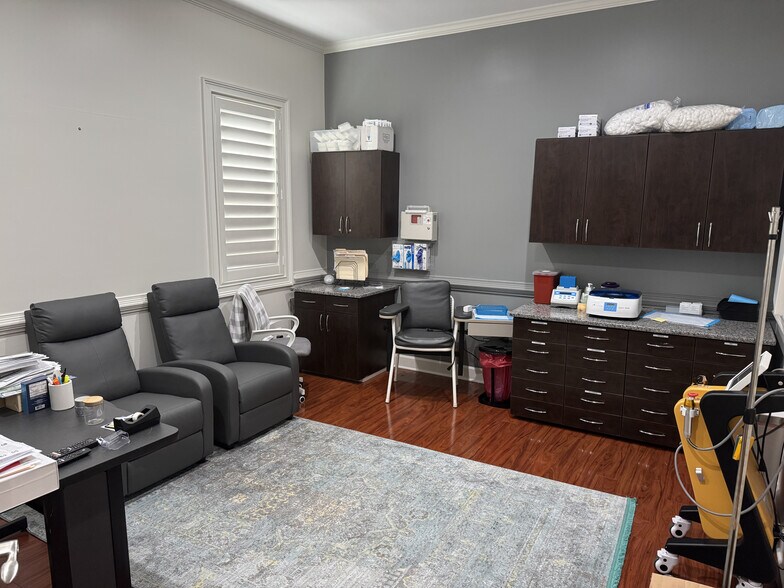 More Photos Of 3535 Roswell Rd, Marietta Medical For Lease