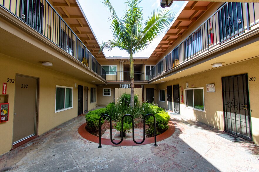 More Photos Of 685 S Coronado St, Los Angeles Apartments For Sale