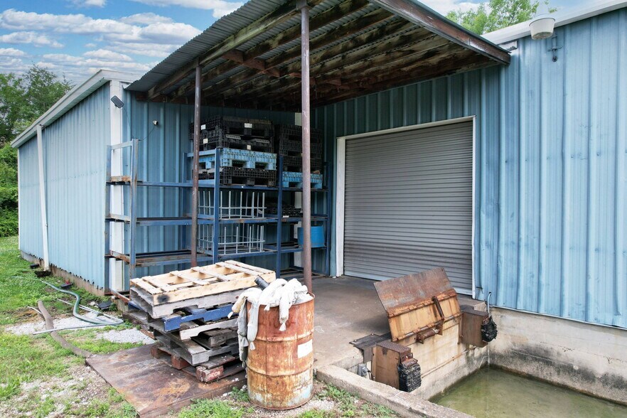 More Photos Of 2450 Riverside Drive, Chattanooga Warehouse For Sale