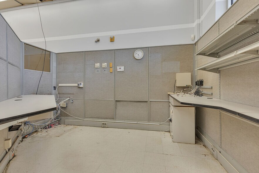 More Photos Of 351 Brighton Ave, Rochester Freestanding For Lease