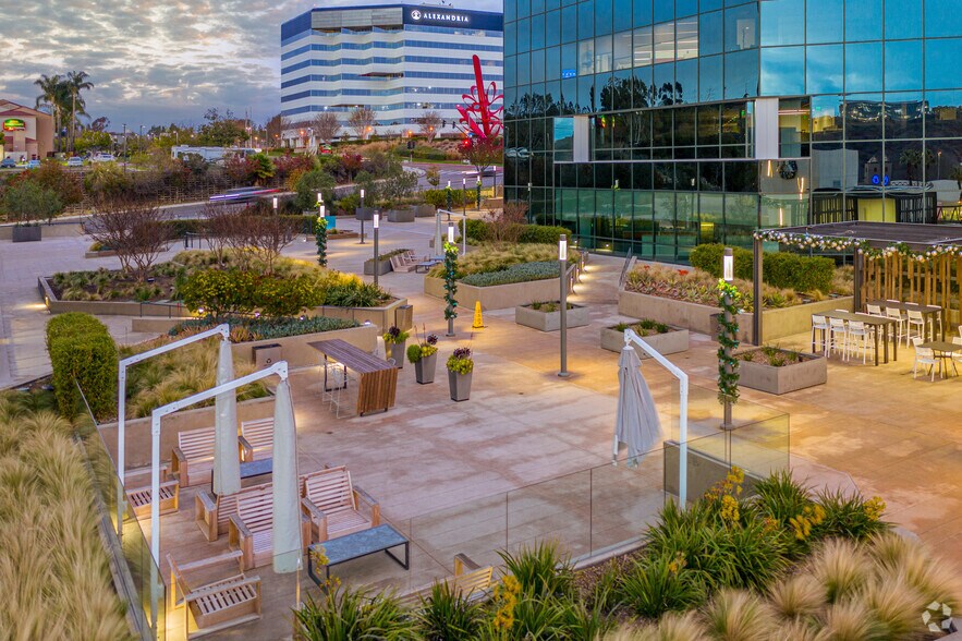 More Photos Of 5355 Mira Sorrento Pl, San Diego Office For Lease