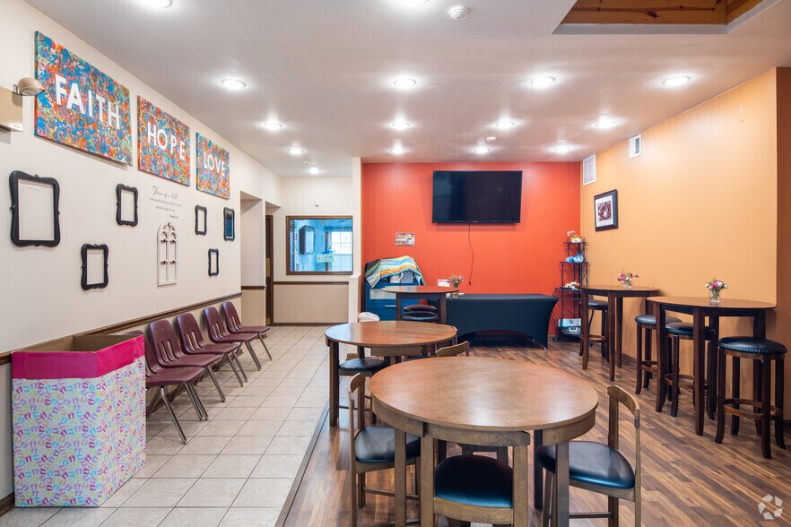 More Photos Of 5333 151st St, Oak Forest Religious Facility For Lease