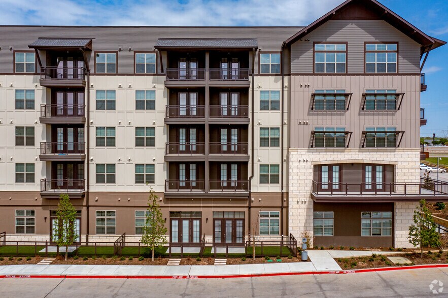 More Photos Of 4440 Highway 121, Lewisville Apartments For Lease