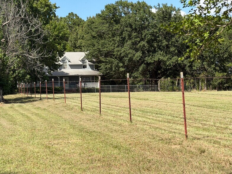 More Photos Of 19780 Interstate 20 N Access Rd, Wills Point Flex For Sale